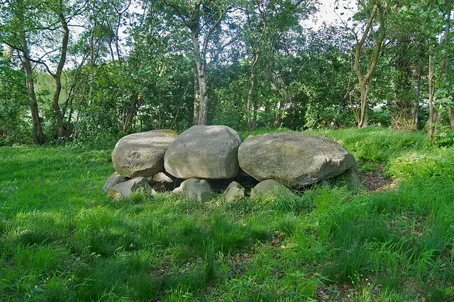 Großsteingrab Hammah 2 – Megalith, 7 km from Hansestadt Stade