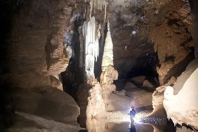 Blautopf – Höhle, 9 km von Klingenstein