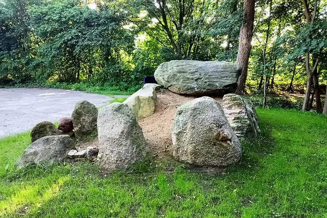 Ganggrab Schalkholz – Megalith, 12 km von Heide
