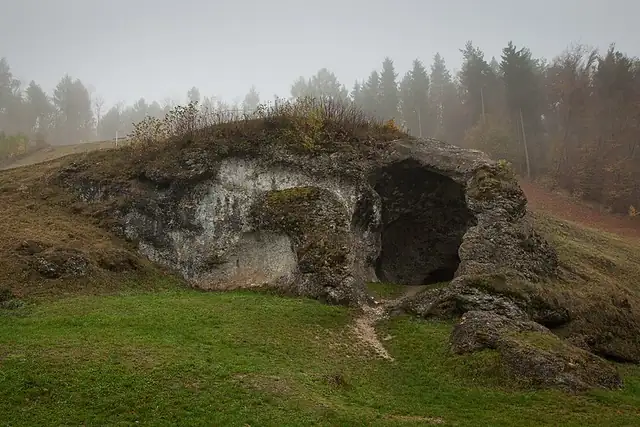 Petersfels – Höhle, 12 km von Singen