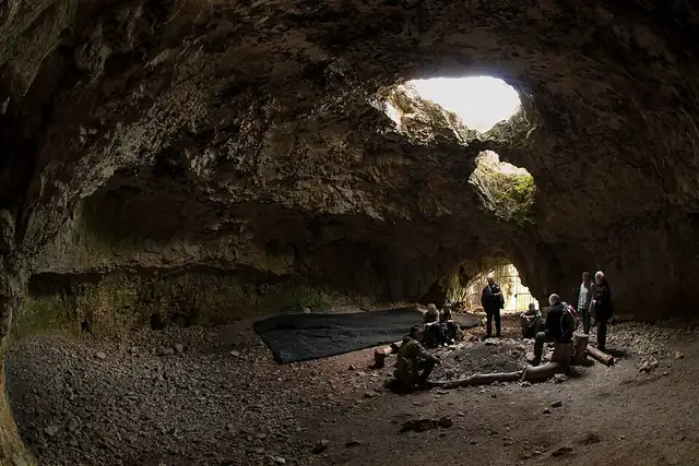 Brillenhöhle – Höhle, 10 km von Klingenstein