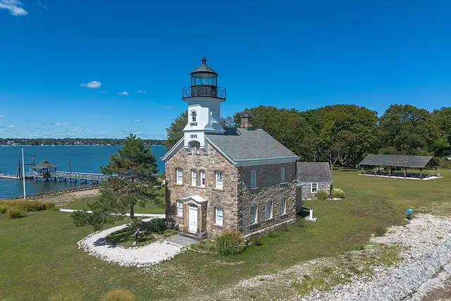 Sheffield Island Lighthouse – Lighthouse, near Darien