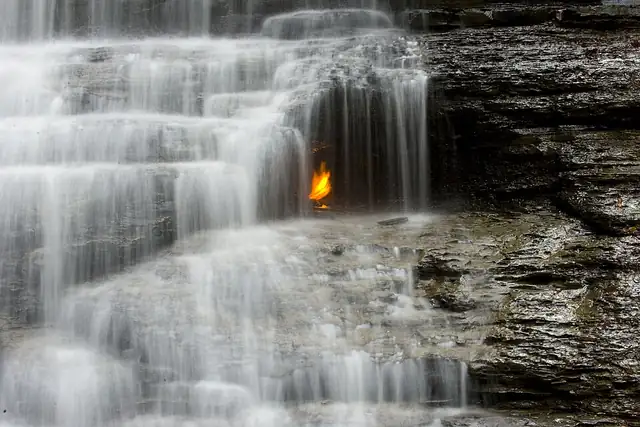 Eternal Flame Falls – Wasserfall, 15 km von Lackawanna