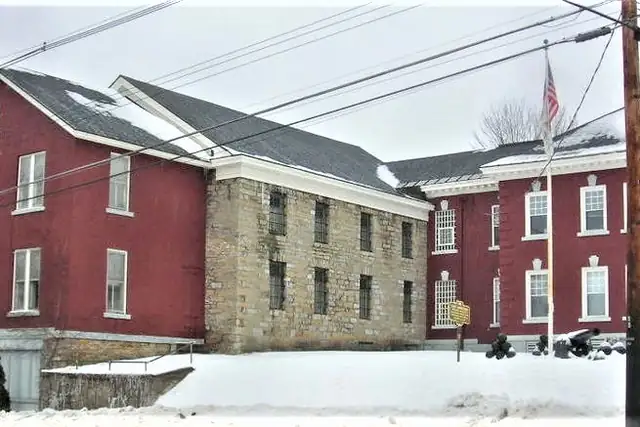 Fulton County Jail (historic) – Fort, 6 km from Gloversville
