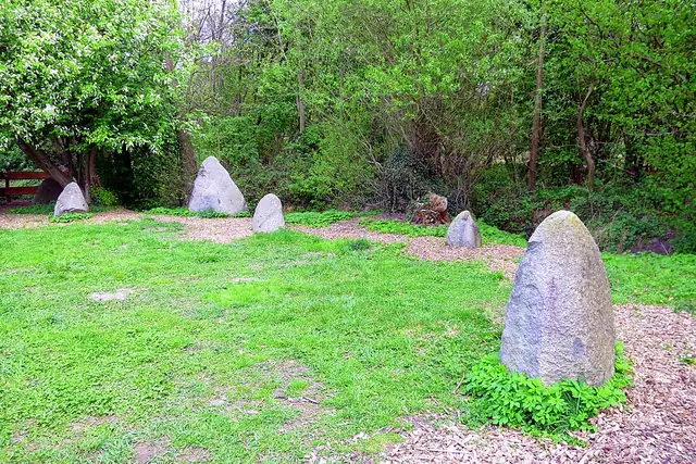 Jungsteinzeitliche Menhiranlage Hirtenwiese – Megalith, bei Ober-Ramstadt