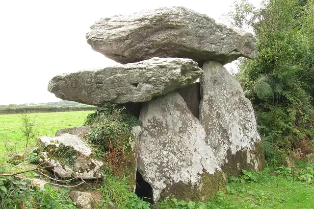 Knockeen Portal Tomb – Megalith, 7 km from Waterford