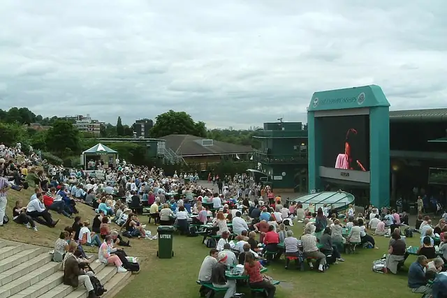 Henman Hill – Viewpoint, 10 km from London