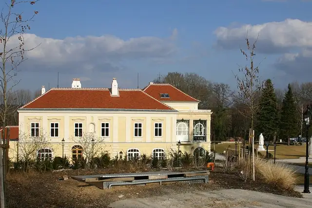 Schloss Draßburg – Castle, 21 km from Wiener Neustadt