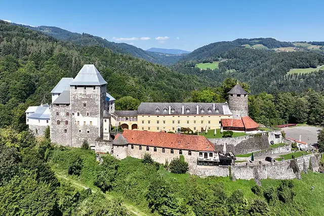 Burg Deutschlandsberg – Burg oder Schloss, 27 km von Wolfsberg