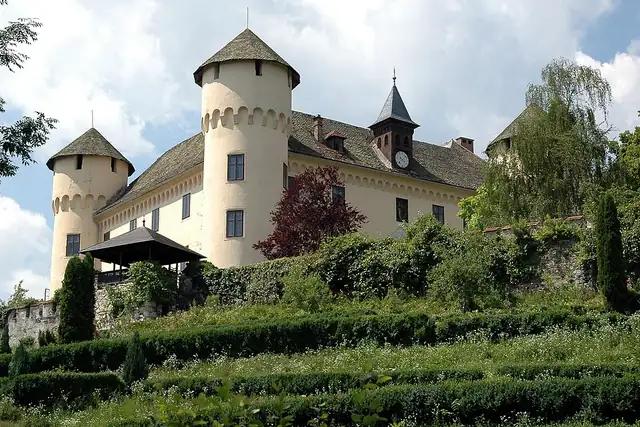 Schloss Tentschach – Burg oder Schloss, 7 km von Klagenfurt am Wörthersee