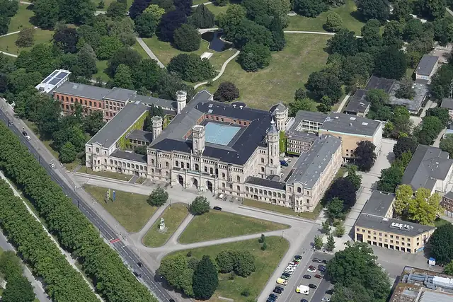 Leibniz Universität – Burg oder Schloss, bei Hannover
