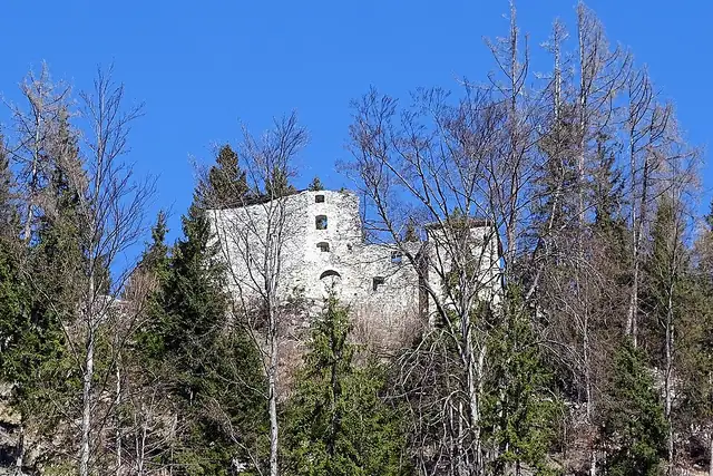 Burgruine Klingenstein – Burg oder Schloss
