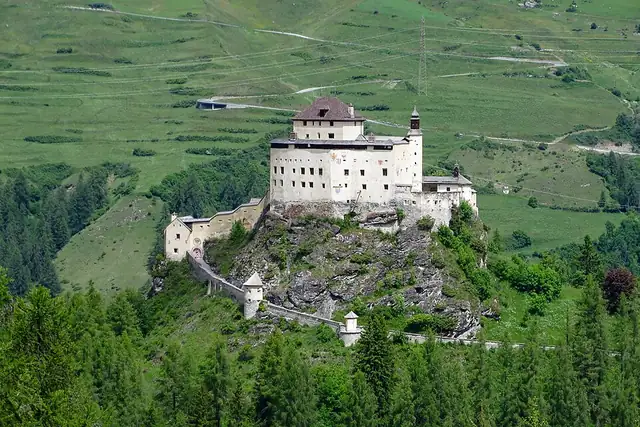 Chastè da Tarasp – Castle