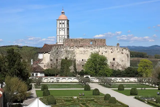 Schallaburg – Burg oder Schloss, 21 km von Sankt Pölten