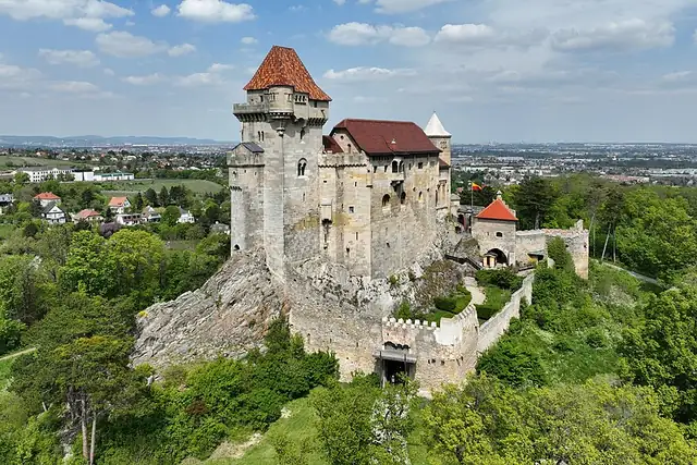 Burg Liechtenstein – Burg oder Schloss, 15 km von Wien