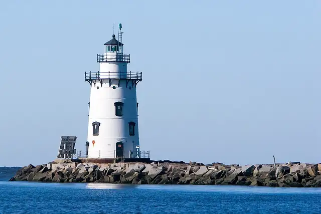 Saybrook Breakwater Light – Lighthouse, 19 km from Waterford