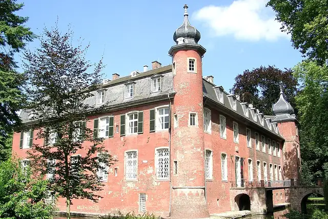 Schloss Gymnich – Burg oder Schloss, 18 km von Köln