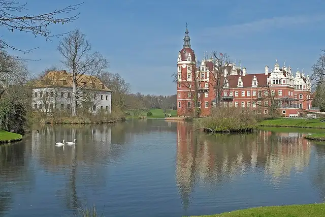 Fürst-Pückler-Schloß - Nowy hród - Nowy Zamek – Burg oder Schloss, 8 km von Weißwasser