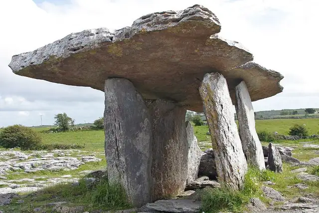Poulnabrone Dolmen – Megalith, 25 km from Ennis