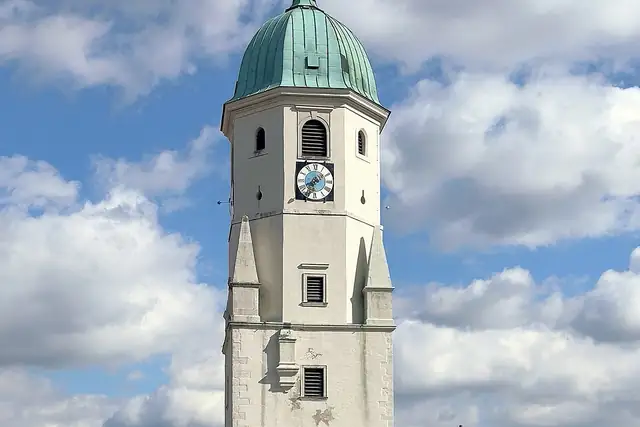 Fischaturm – Stadttor, 20 km von Wien