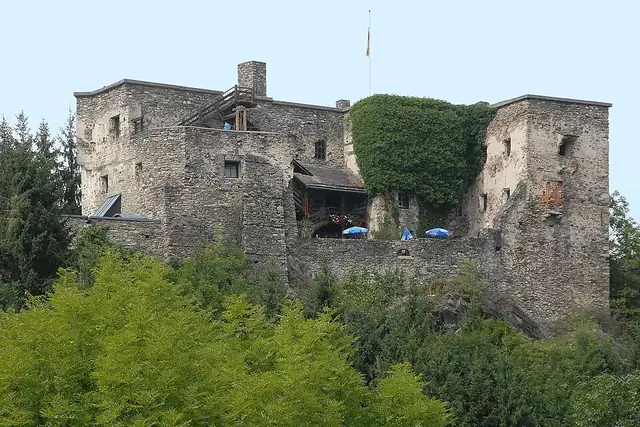 Burg Sommeregg – Burg oder Schloss