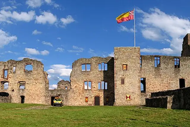 Hochburg – Burg oder Schloss, 14 km von Freiburg im Breisgau