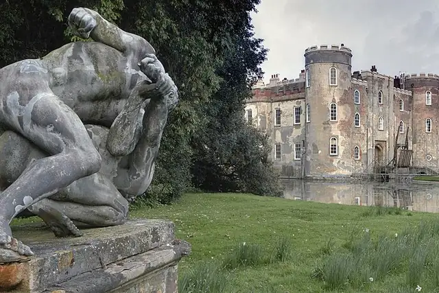 Shirburn Castle – Castle, 17 km from Cowley