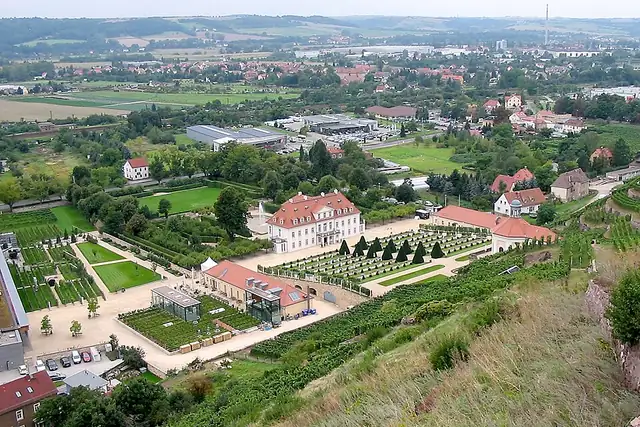 Schloss Wackerbarth – Burg oder Schloss, bei Radebeul