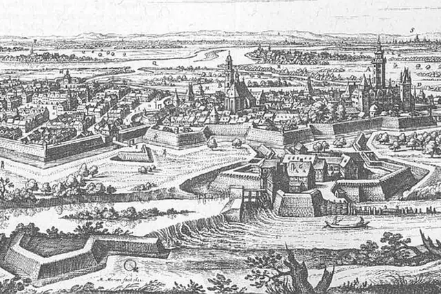 Frankfurter Tor – Stadttor, 16 km von Frankfurt am Main