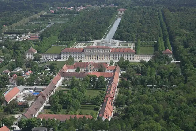 Schloss Lustheim – Burg oder Schloss, 12 km von München
