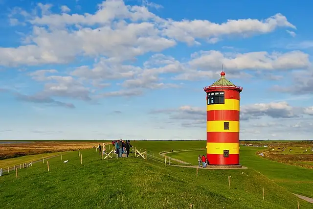 Pilsumer Leuchtturm – Leuchtturm, 15 km von Norden