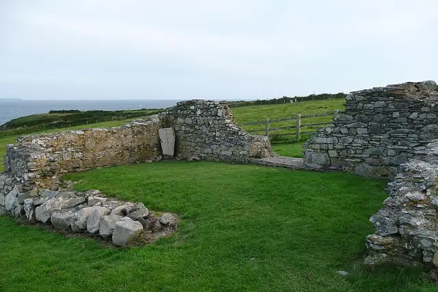 St Non's Chapel (ruins) – Ruine