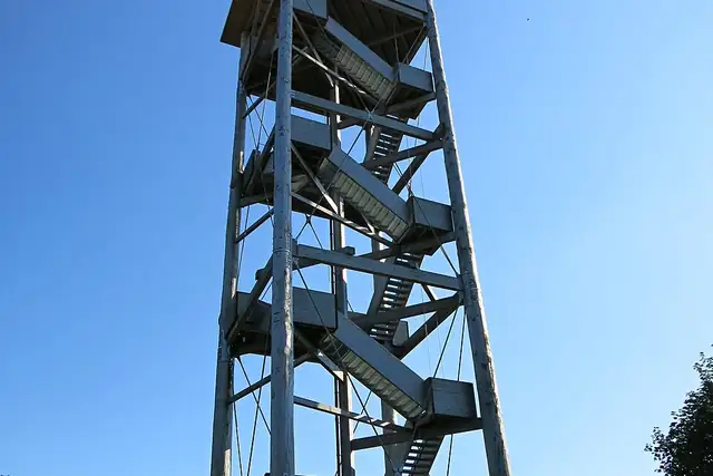 Lysser Aussichtsturm – Aussichtsturm, 18 km von Bern