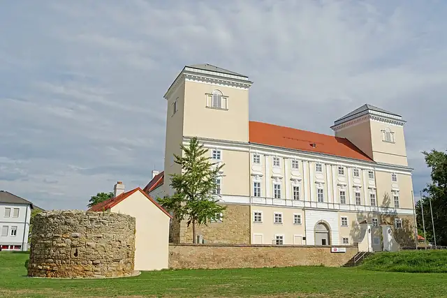 Schloss Wolkersdorf – Burg oder Schloss, 17 km von Klosterneuburg