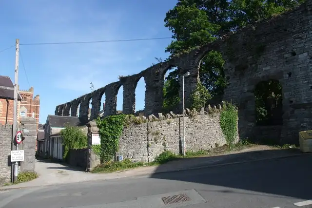 Leicester's Church – Ruine, 16 km von Rhyl