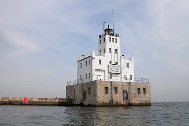 Milwaukee Breakwater Lighthouse – Lighthouse, near Milwaukee