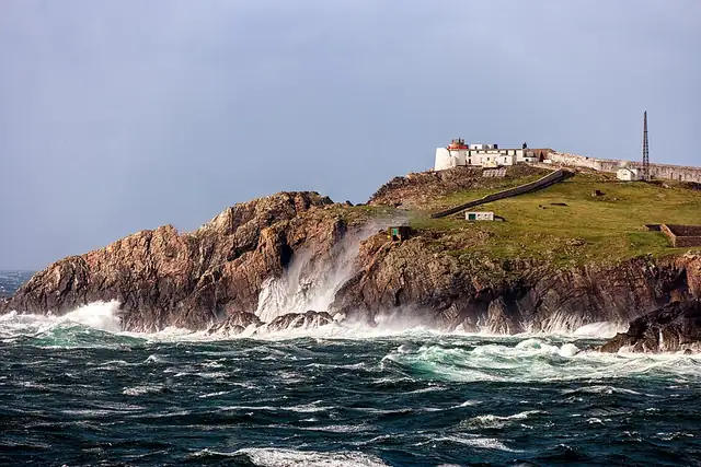 Teach Solais ar Oileán sa Tuaidh – Lighthouse