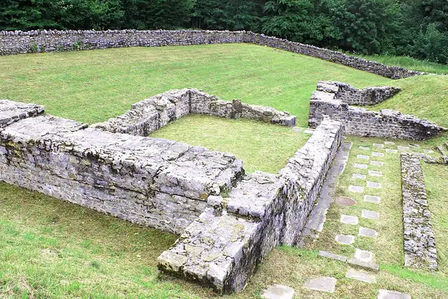 Notre-Dame d'Oujon – Ruine, 10 km von Nyon