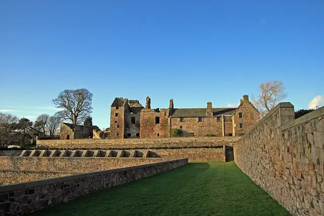 Aberdour Castle – Ruine, 10 km von Dunfermline