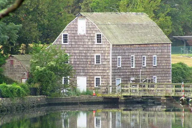 Saddle Rock Grist Mill – Watermill, 23 km from New York City