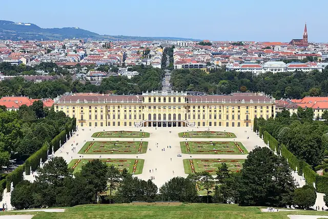 Schloss Schönbrunn – Burg oder Schloss, bei Wien
