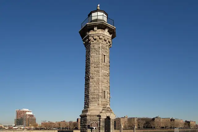 Blackwell Island Light – Lighthouse, 9 km from New York City