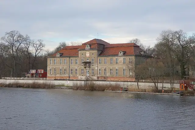 Schloss Plaue – Burg oder Schloss, 9 km von Brandenburg an der Havel